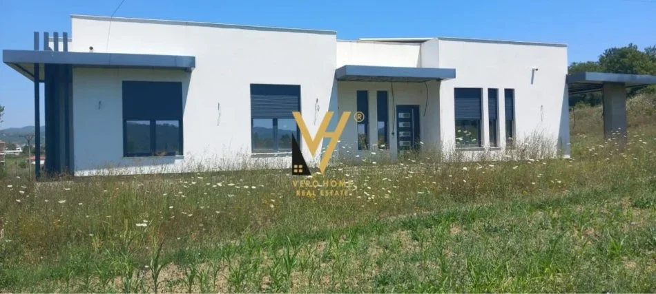 Tirane, shitet toke , 2.360 m² 230.000 € (PEZE)