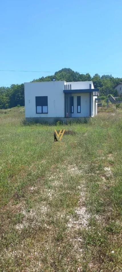 Tirane, shitet toke , 2.360 m² 230.000 € (PEZE)