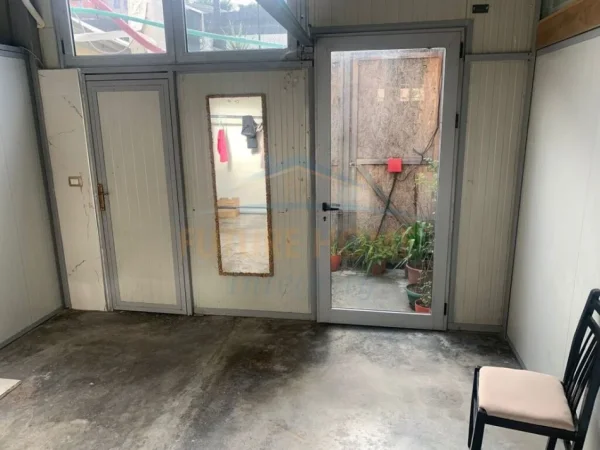 Tirane, jepet me qera ambjent biznesi Kati 0, 1.000 m² 3.000 € (MISTO MAME)