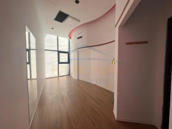 Tirane, jepet me qera ambjent biznesi Kati 0, 150 m² 1.500 € (PARKU OLIMPIK TIRANE LIQENI ARTIFICIAL)