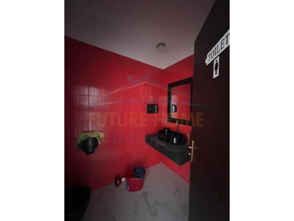 Tirane, jepet me qera ambjent biznesi Kati 0, 150 m² 1.500 € (PARKU OLIMPIK TIRANE LIQENI ARTIFICIAL)