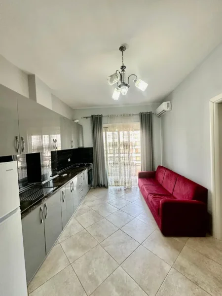Durres, jepet me qera apartament 1+1+Ballkon Kati 6, 75 m² 300 € (Plazh)
