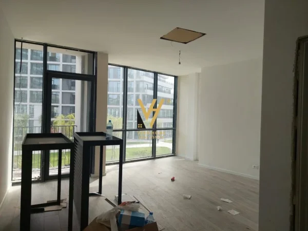 Tirane, jepet me qera zyre Kati 1, 53 m² 1.000 € (LAKE VIEW)