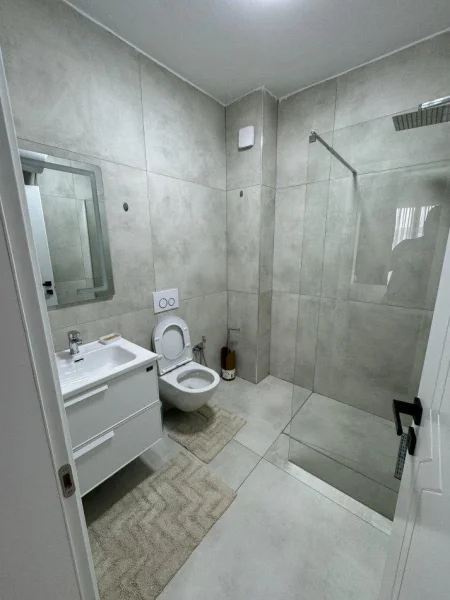 Tirane, jepet me qera apartament 2+1+Ballkon Kati 5, 120 m² 1.200 € (RRUGA E DURRESIT)