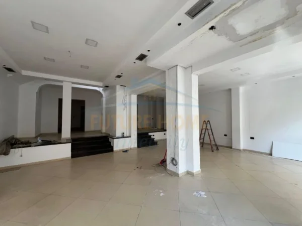 Tirane, jepet me qera ambjent biznesi Kati 0, 140 m² 950 € (SHKOLLA E BALETIT)