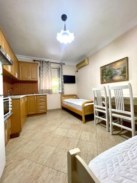 Tirane, jepet me qera garsonier 1+1 , 35 m² 300 € (Vasil Shanto)