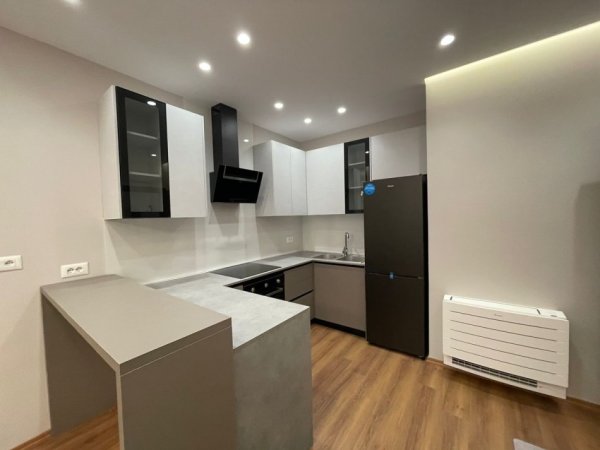 Tirane, jepet me qera apartament 2+1 Kati 6, 100 m² 800 € (Rruga e Dibres)