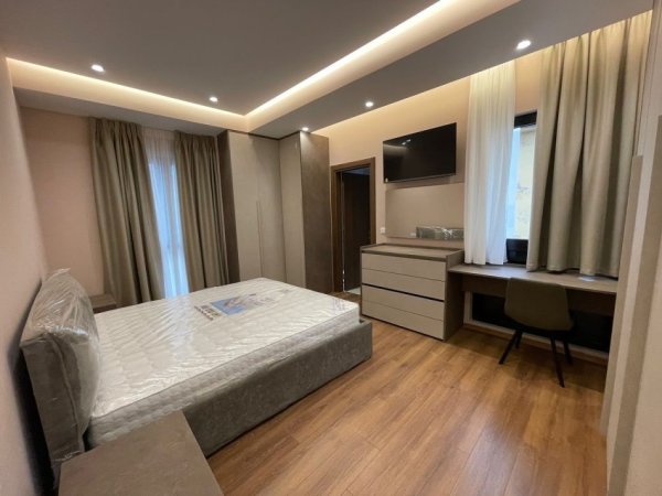 Tirane, jepet me qera apartament 2+1 Kati 6, 100 m² 800 € (Rruga e Dibres)