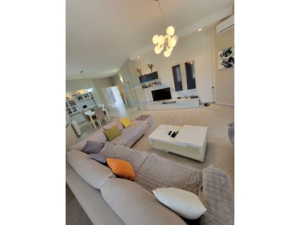Tirane, jepet me qera Vile 3 Katshe Kati 3, 348 m² 800 € (Tufine)