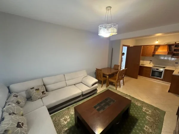 Tirane, jepet me qera apartament 2+1 Kati 4, 110 m² 700 €
