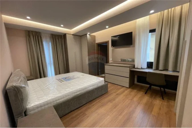 Tirane, jepet me qera apartament 2+1 Kati 2, 108 m² 800 € (Rruga e Dibres Farmacia 10)