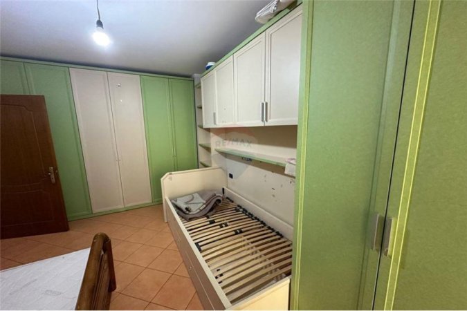 Tirane, shes apartament 2+1 Kati 4, 110 m² 160.000 € (BULEVARDI BAJRAM CURRI)