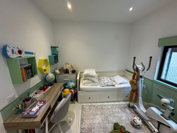 Tirane, jap me qera apartament 2+1 , 179 m² 1.300 € (Radison Hotel, Liqeni i Thatë)