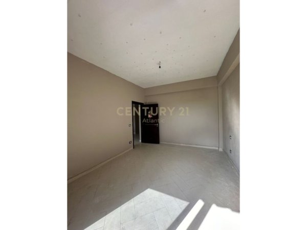 Durres, shitet apartament 2+1+Ballkon Kati 2, 92 m² 87.000 € (STADIUMI)