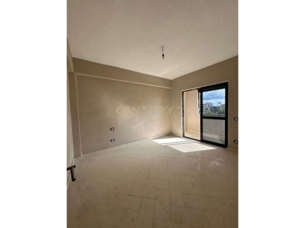 Durres, shitet apartament 2+1+Ballkon Kati 2, 92 m² 87.000 € (STADIUMI)
