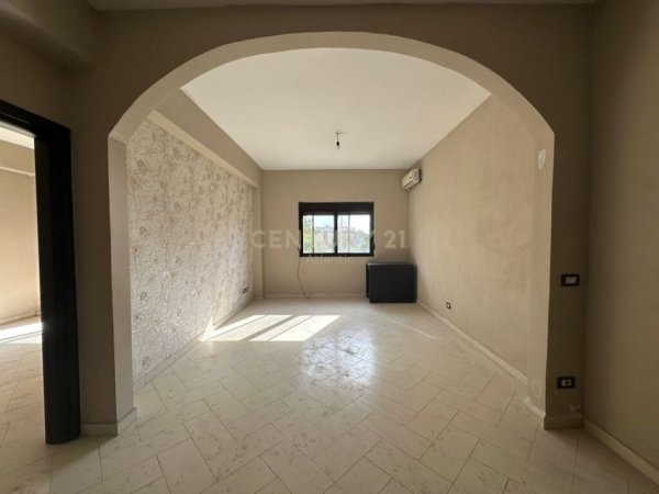Durres, shitet apartament 2+1+Ballkon Kati 2, 92 m² 87.000 € (STADIUMI)