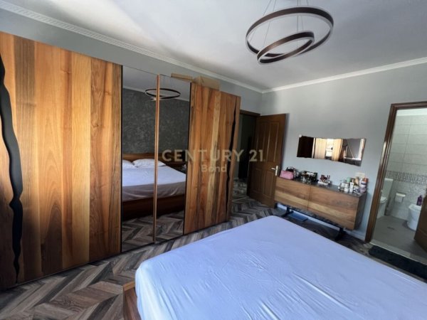Tirane, jepet me qera apartament 2+1 Kati 5, 110 m² 750 € (komuna e parisitn)
