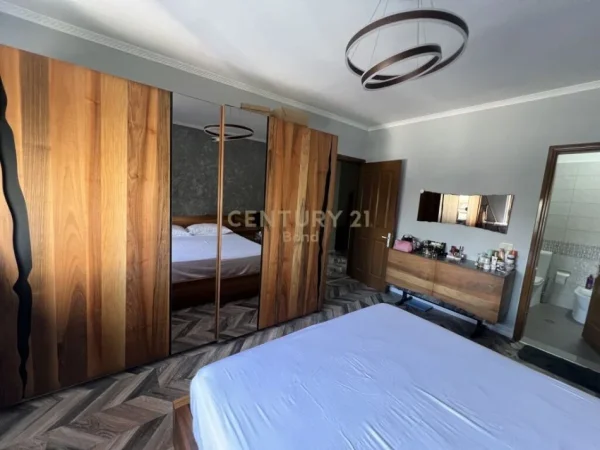 Tirane, jepet me qera apartament 2+1 Kati 5, 110 m² 750 € (komuna e parisitn)