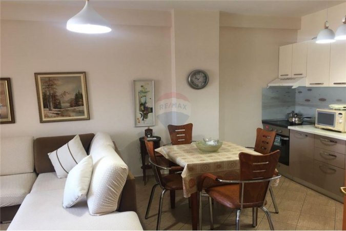 Tirane, jepet me qera apartament 1+1 Kati 9, 65 m² 550 € (Komuna e Parisit)