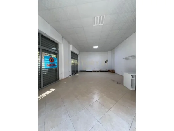 Durres, jepet me qera ambjent biznesi Kati 0, 61 m² 300 € (Fusha Reres)