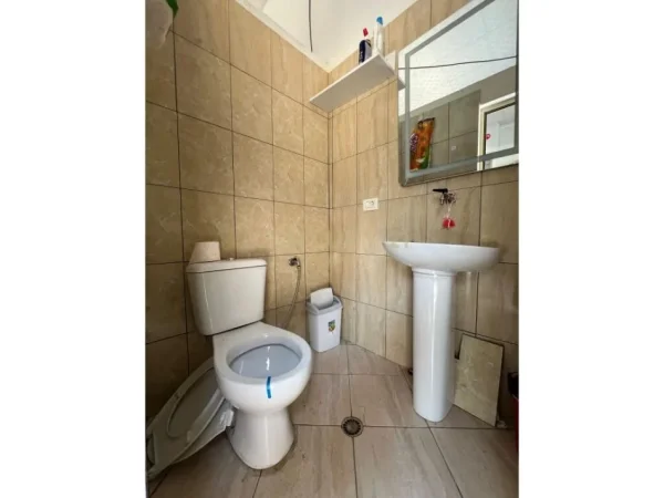Durres, jepet me qera ambjent biznesi Kati 0, 61 m² 300 € (Fusha Reres)