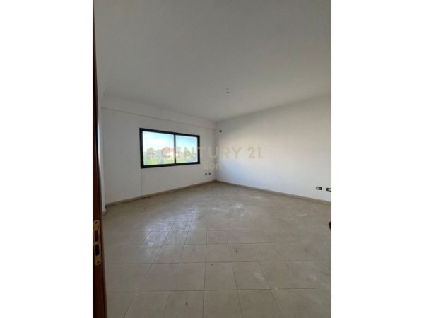 Durres, jepet me qera apartament 2+1 Kati 1, 150 m² 270 € 