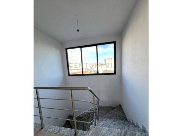 Durres, jepet me qera apartament 2+1 Kati 1, 150 m² 270 € 
