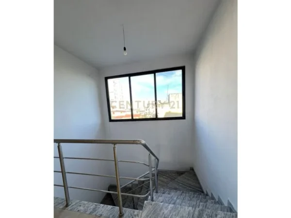 Durres, jepet me qera apartament 2+1 Kati 1, 150 m² 270 € 