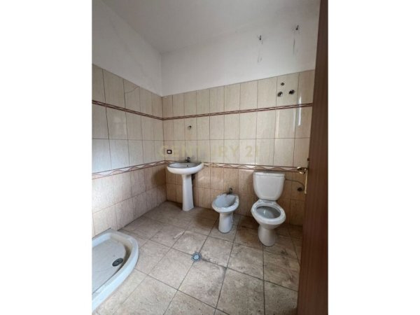 Durres, jepet me qera apartament 2+1 Kati 1, 150 m² 270 € 