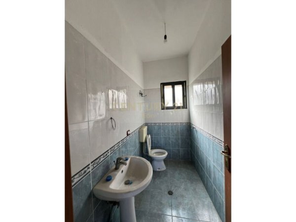 Durres, jepet me qera apartament 2+1 Kati 1, 150 m² 270 € 