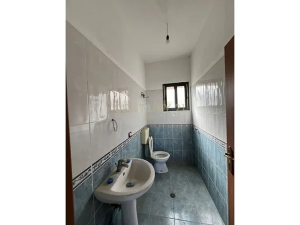 Durres, jepet me qera apartament 2+1 Kati 1, 150 m² 270 € 