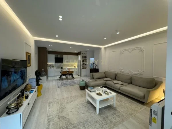 Tirane, jepet me qera apartament 2+1 Kati 1, 179 m² 1.300 € (liqeni i thate)