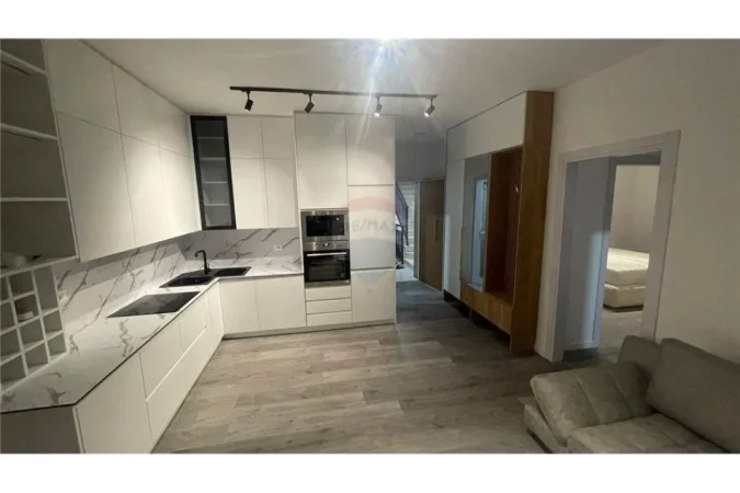 Tirane, jepet me qera apartament 2+1 Kati 5, 82 m² 800 € (Kopshti Botanik)
