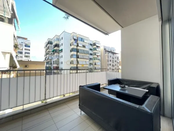 Tirane, jepet me qera apartament 2+1 Kati 3, 140 m² 1.000 € (myslym shyre)