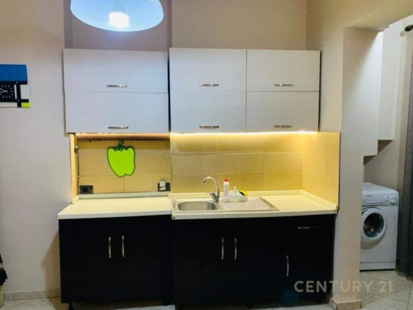 Tirane, jepet me qera apartament 2+1 Kati 4, 74 m² 600 € (rruga e kavajes)