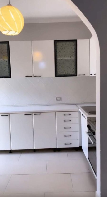 Tirane, jepet me qera apartament 1+1+BLK Kati 4, 65 m² 420 Euro (Myslym Shyr)