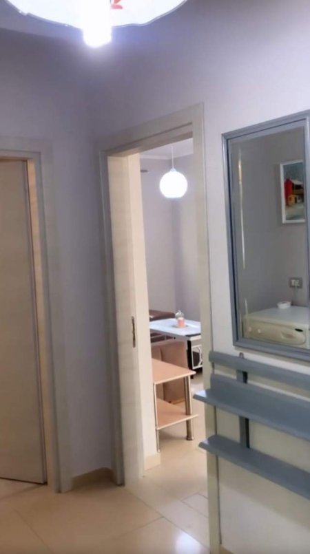 Tirane, jepet me qera apartament 1+1+BLK Kati 4, 65 m² 420 Euro (Myslym Shyr)