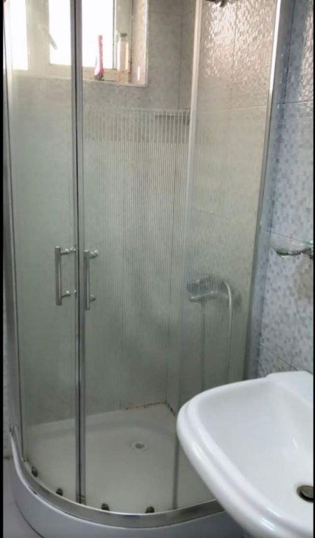 Tirane, jepet me qera apartament 1+1+BLK Kati 4, 65 m² 420 Euro (Myslym Shyr)