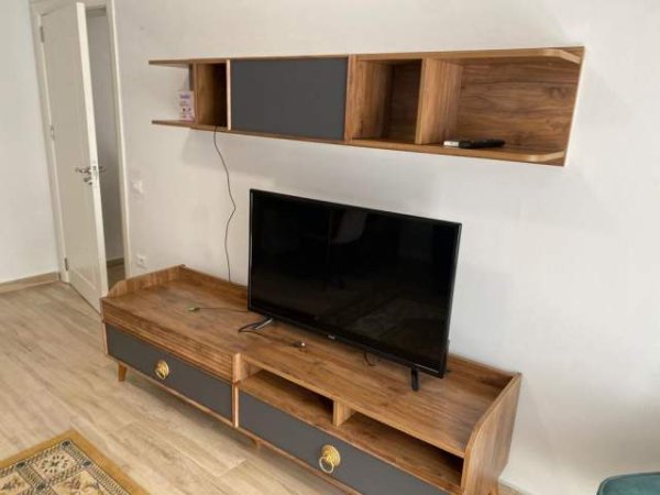 Tirane, jepet me qera apartament 1+1+BLK Kati 4, 70 m² 400 Euro (rruga 5 Maj)