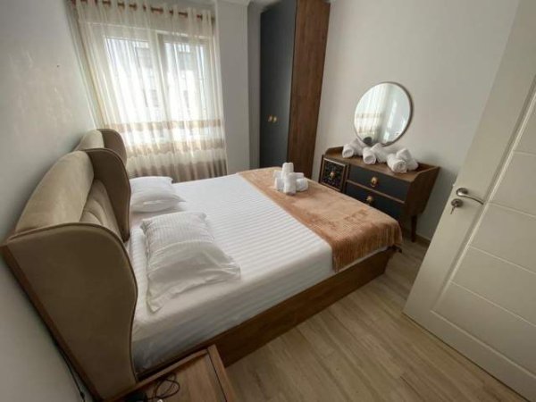 Tirane, jepet me qera apartament 1+1+BLK Kati 4, 70 m² 400 Euro (rruga 5 Maj)