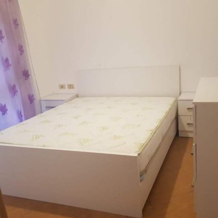 Tirane, jepet me qera apartament 1+1+BLK Kati 4, 60 m² 450 Euro (komuna parisit)