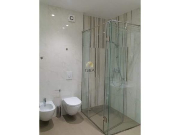 Tirane, jepet me qera apartament 2+1+A+BLK Kati 13, 120 m² 2.000 Euro (Stadiumi “Air Albania” tek Amabsador 3)