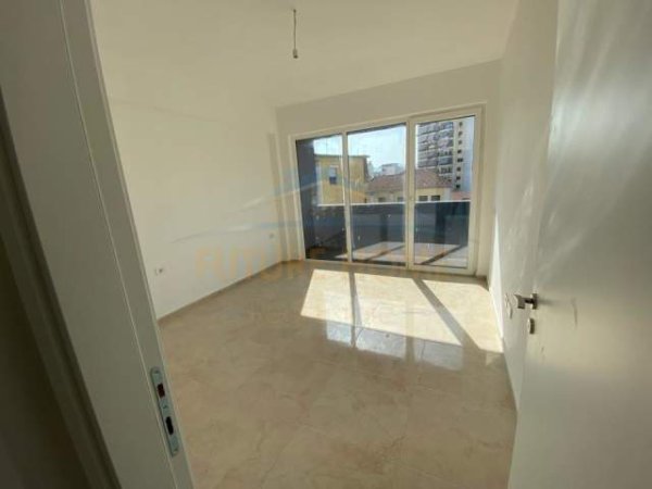 Tirane, shitet apartament 2+1 130 m² 273.000 Euro (Rruga e Durresit)