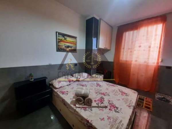 Tirane, jepet me qera garsonier Kati 2, 350 Euro (Rruga 5 Maji)