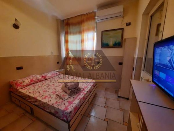 Tirane, jepet me qera apartament 1+1 Kati 2, 49 m² 370 Euro (Rruga 5 Maji)