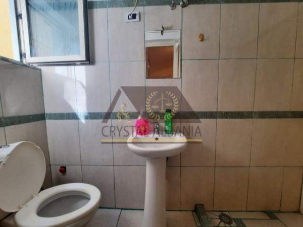 Tirane, jepet me qera apartament 1+1 Kati 2, 49 m² 370 Euro (Rruga 5 Maji)