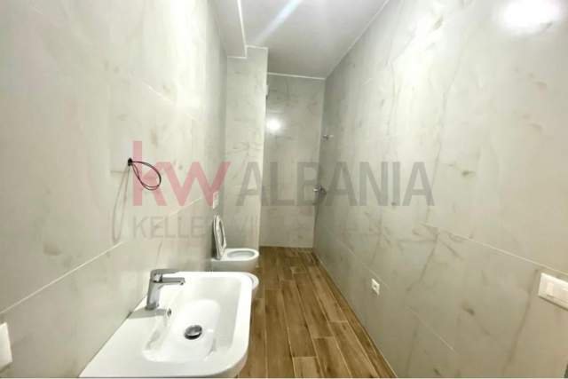 jepet me qera apartament 1+1 Kati 2, 90 m² 500 Euro (Rruga e Kavajes/21 Dhjetori)