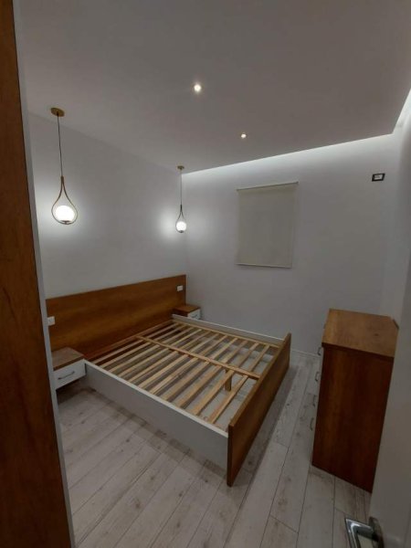 Tirane, jepet me qera apartament 1+1 Kati 1, 50 m² 420 Euro (Rr. Hoxha Tahsin)