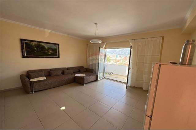 Tirane, jepet me qera apartament 2+1 Kati 4, 80 m² 400 Euro (Porcelan)