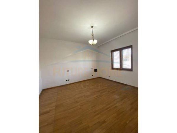 Durres, ofert apartament 2+1+BLK Kati 5, 180 m² 180.000 Euro (Muzeu i Dëshmorëve)